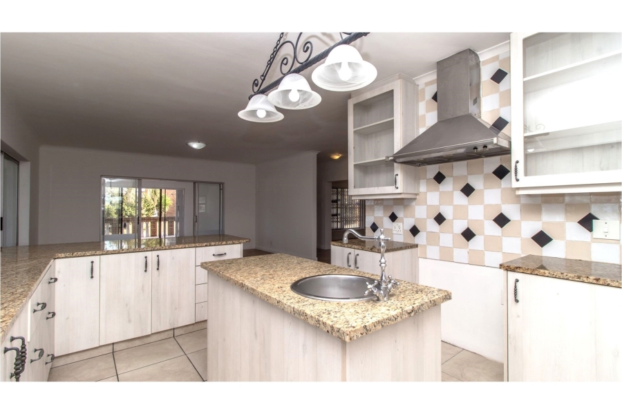 7 Bedroom Property for Sale in Loevenstein Western Cape